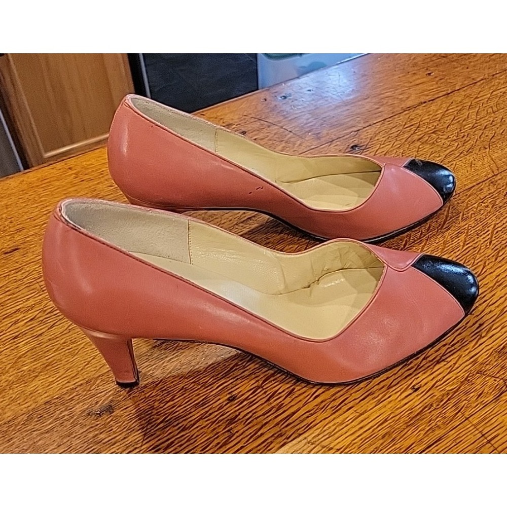 Saks Fifth Ave Fenton Last Pink Black Cap Patent Leather Heels Women 7.5 US